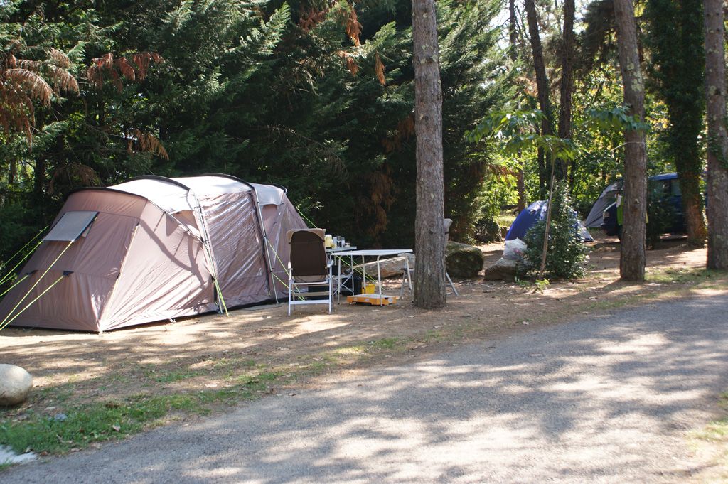 emplacement-tente-semi-ombrage-domaine-gil